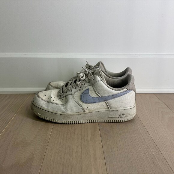 Special Edition Nike Air Force 1 with light blue swoosh - Picture 2 of 6